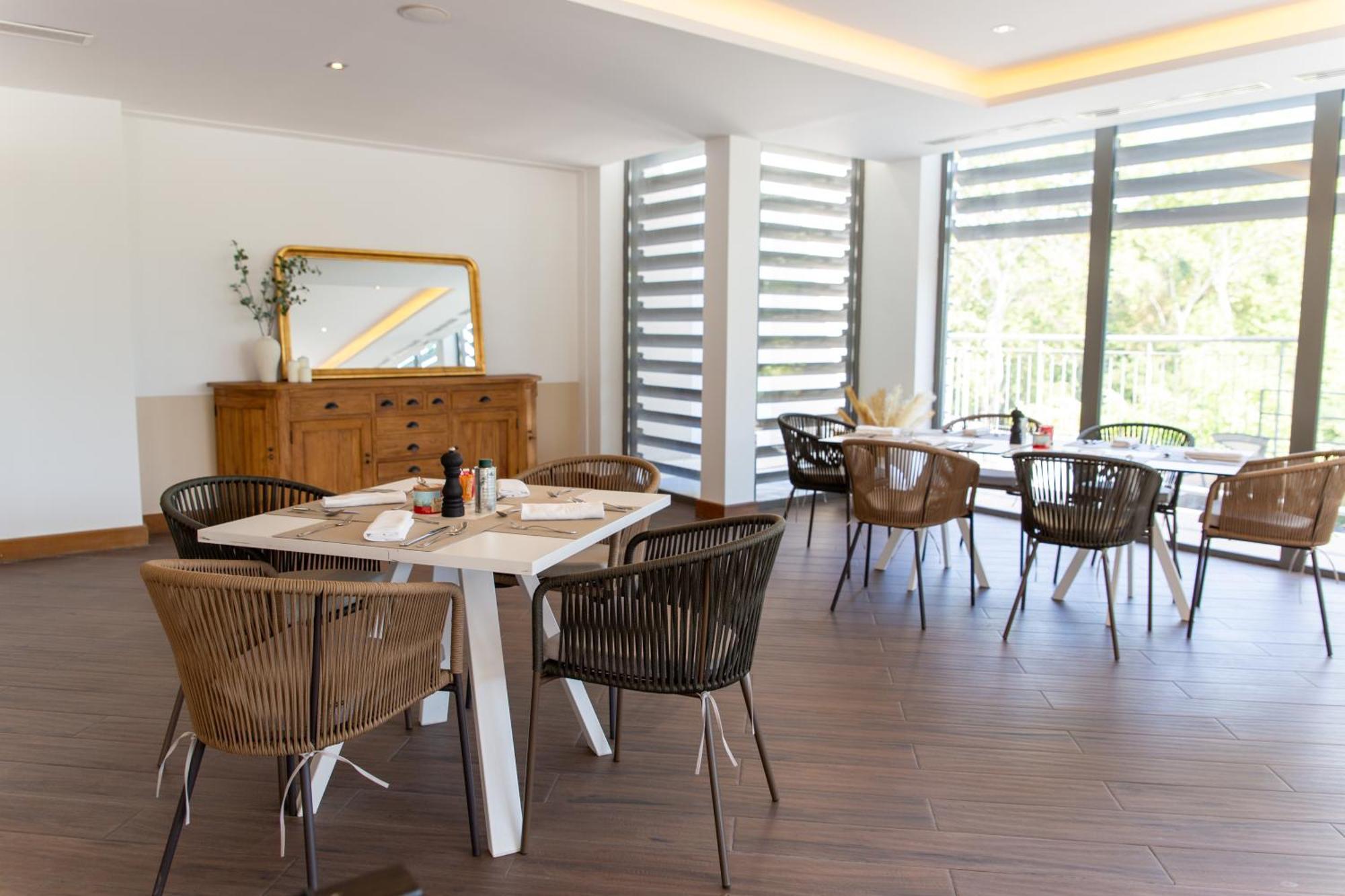 Zenitude Hotel La Valadiere, Ascend Hotel Collection Жувиньяк Экстерьер фото