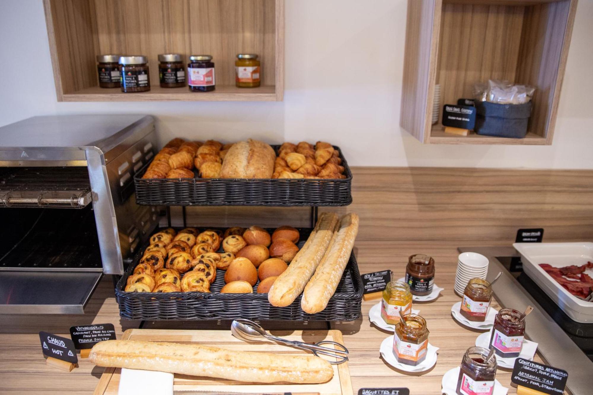 Zenitude Hotel La Valadiere, Ascend Hotel Collection Жувиньяк Экстерьер фото