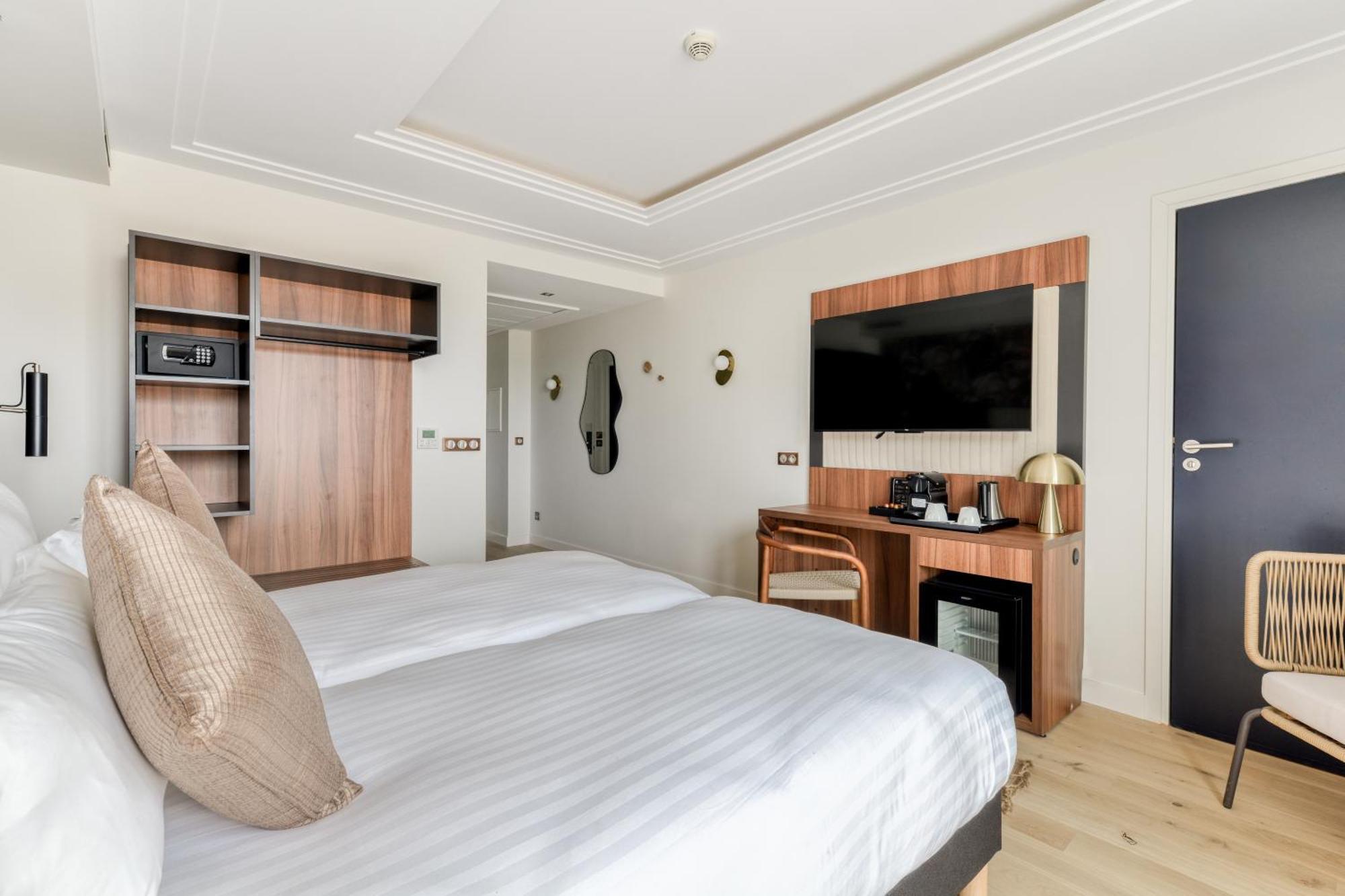 Zenitude Hotel La Valadiere, Ascend Hotel Collection Жувиньяк Экстерьер фото