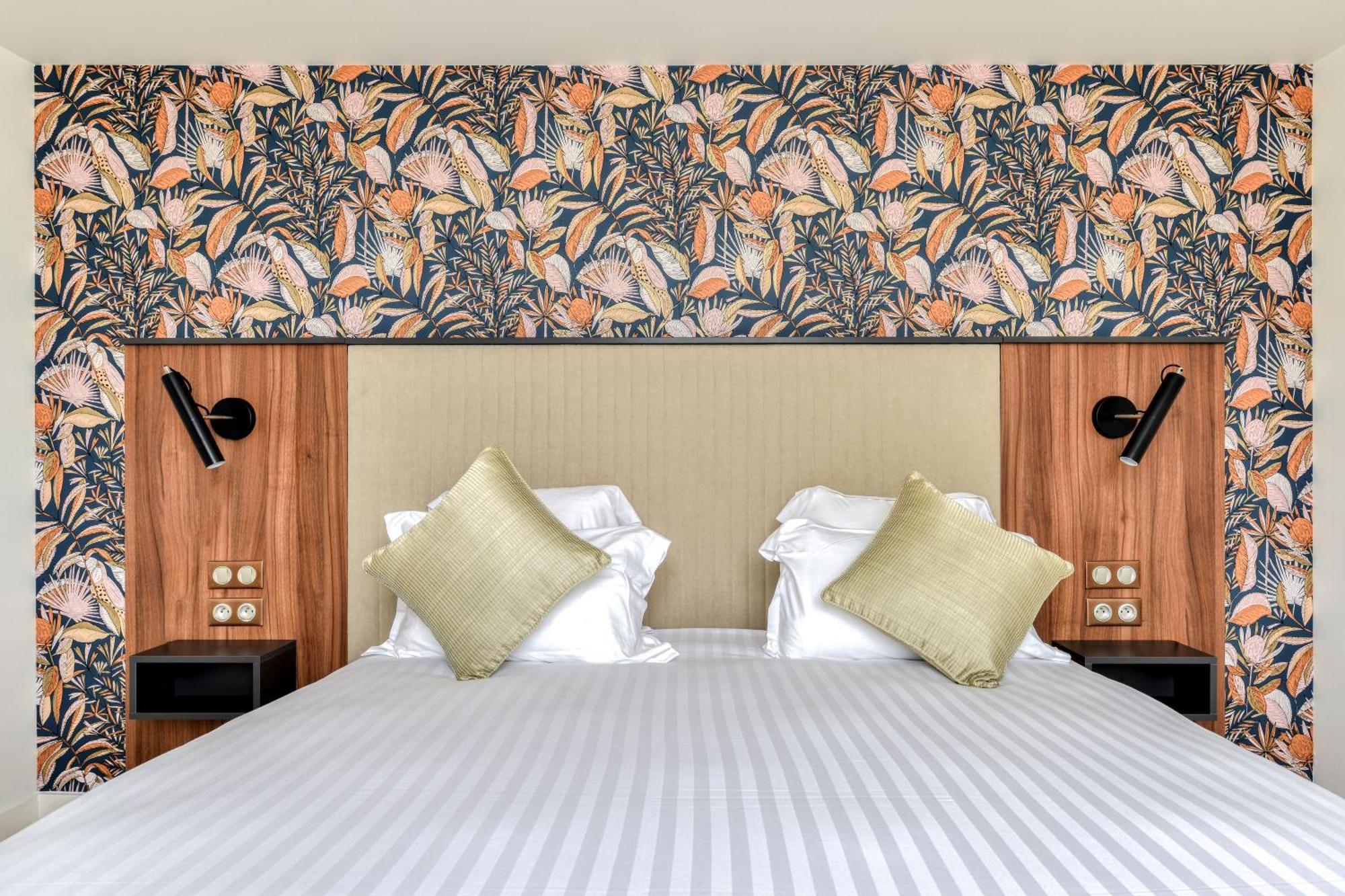 Zenitude Hotel La Valadiere, Ascend Hotel Collection Жувиньяк Экстерьер фото