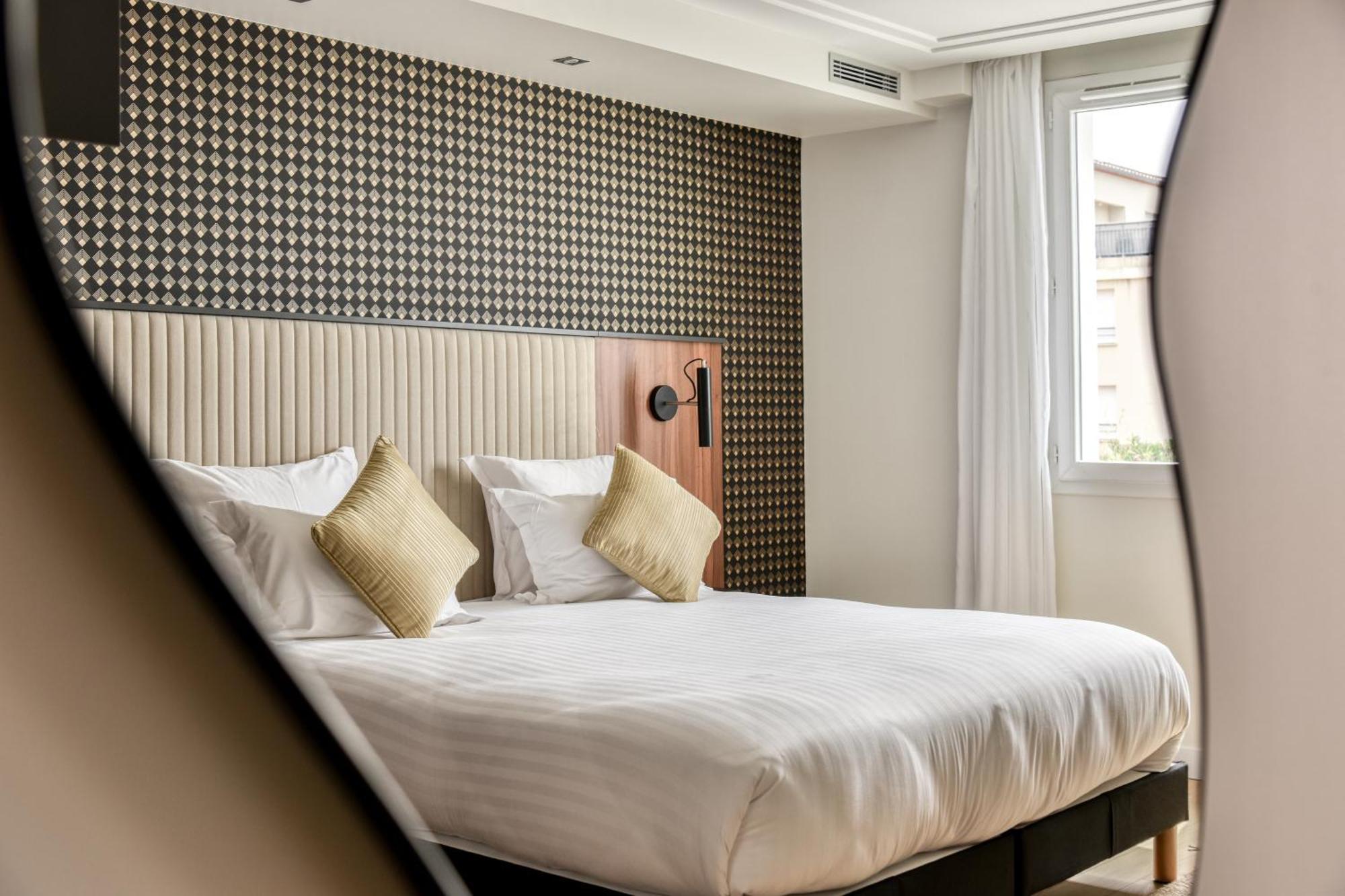 Zenitude Hotel La Valadiere, Ascend Hotel Collection Жувиньяк Экстерьер фото