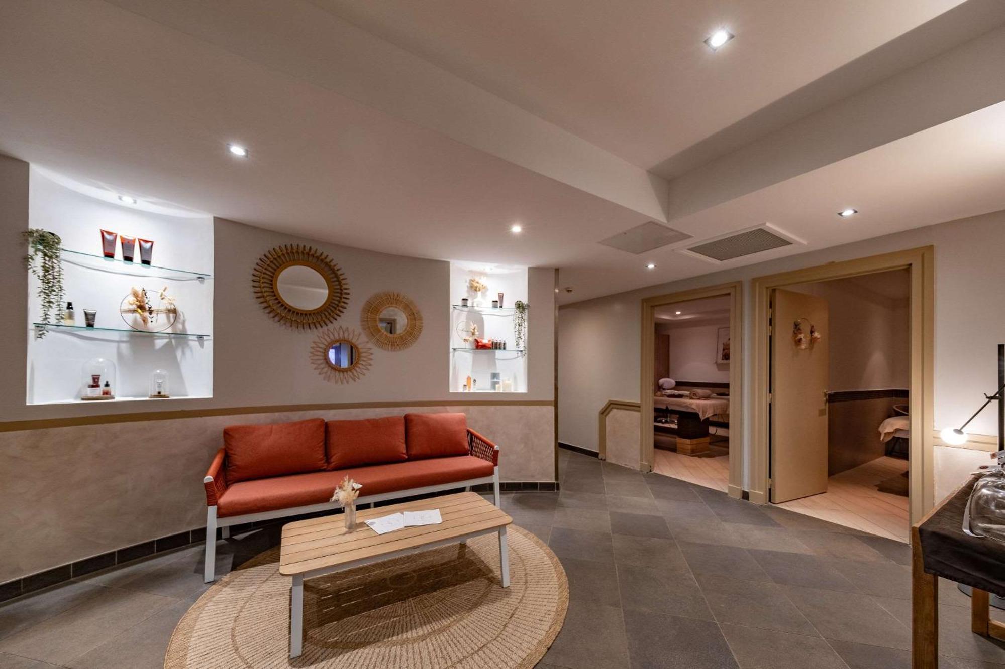 Zenitude Hotel La Valadiere, Ascend Hotel Collection Жувиньяк Экстерьер фото