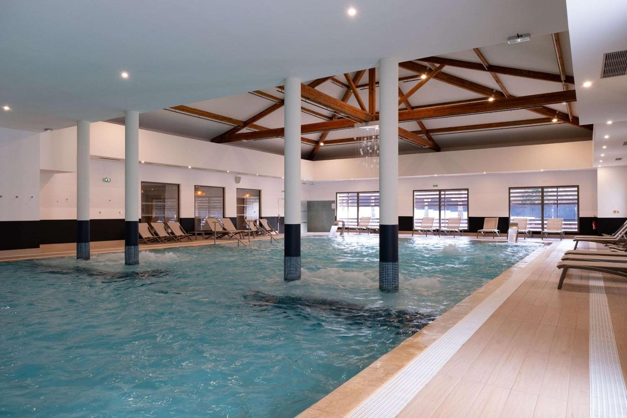 Zenitude Hotel La Valadiere, Ascend Hotel Collection Жувиньяк Экстерьер фото