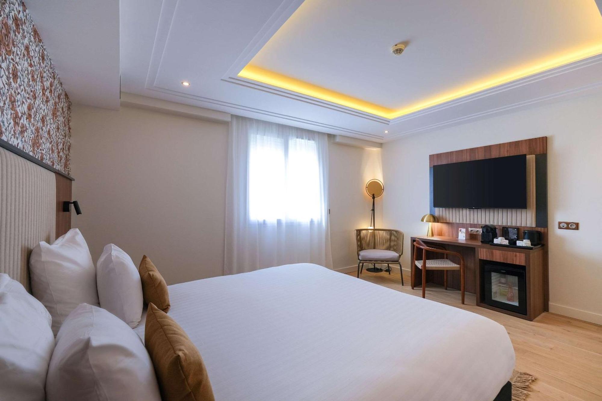 Zenitude Hotel La Valadiere, Ascend Hotel Collection Жувиньяк Экстерьер фото