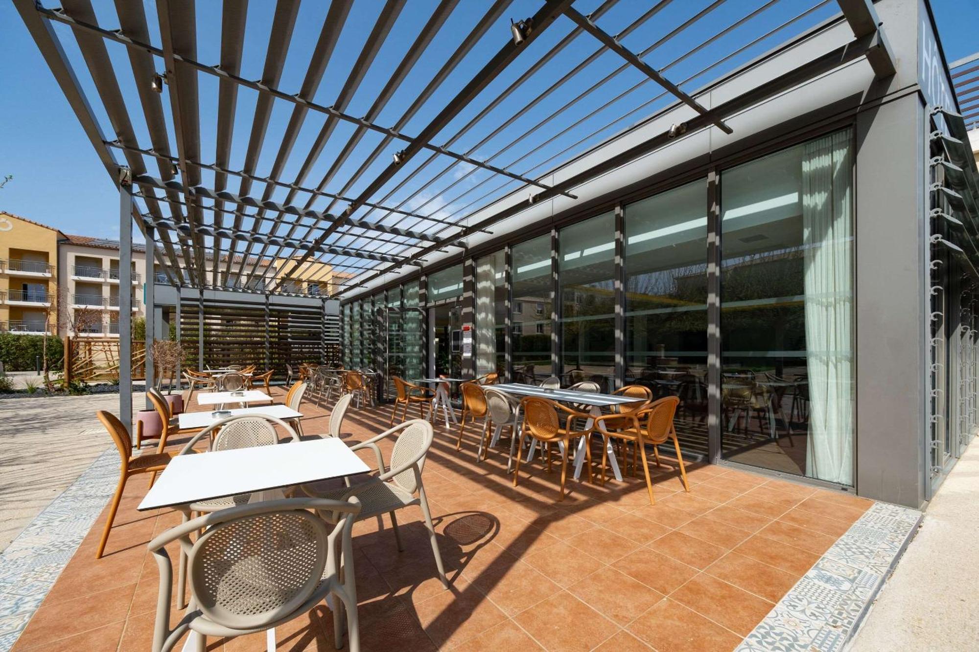 Zenitude Hotel La Valadiere, Ascend Hotel Collection Жувиньяк Экстерьер фото